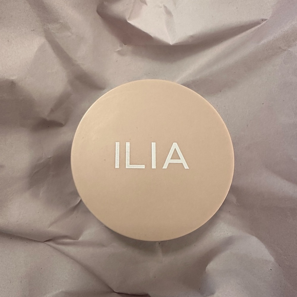Ilia Fade Into You Soft Focus Finishing Powder